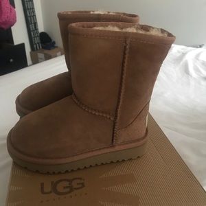 Toddler size 8 classic chestnut ugg boots